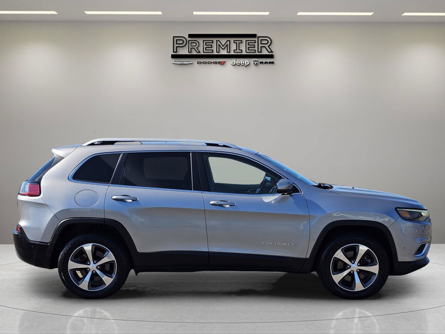 Used 2019 Billet Silver Metallic Clearcoat Jeep Limited image 7