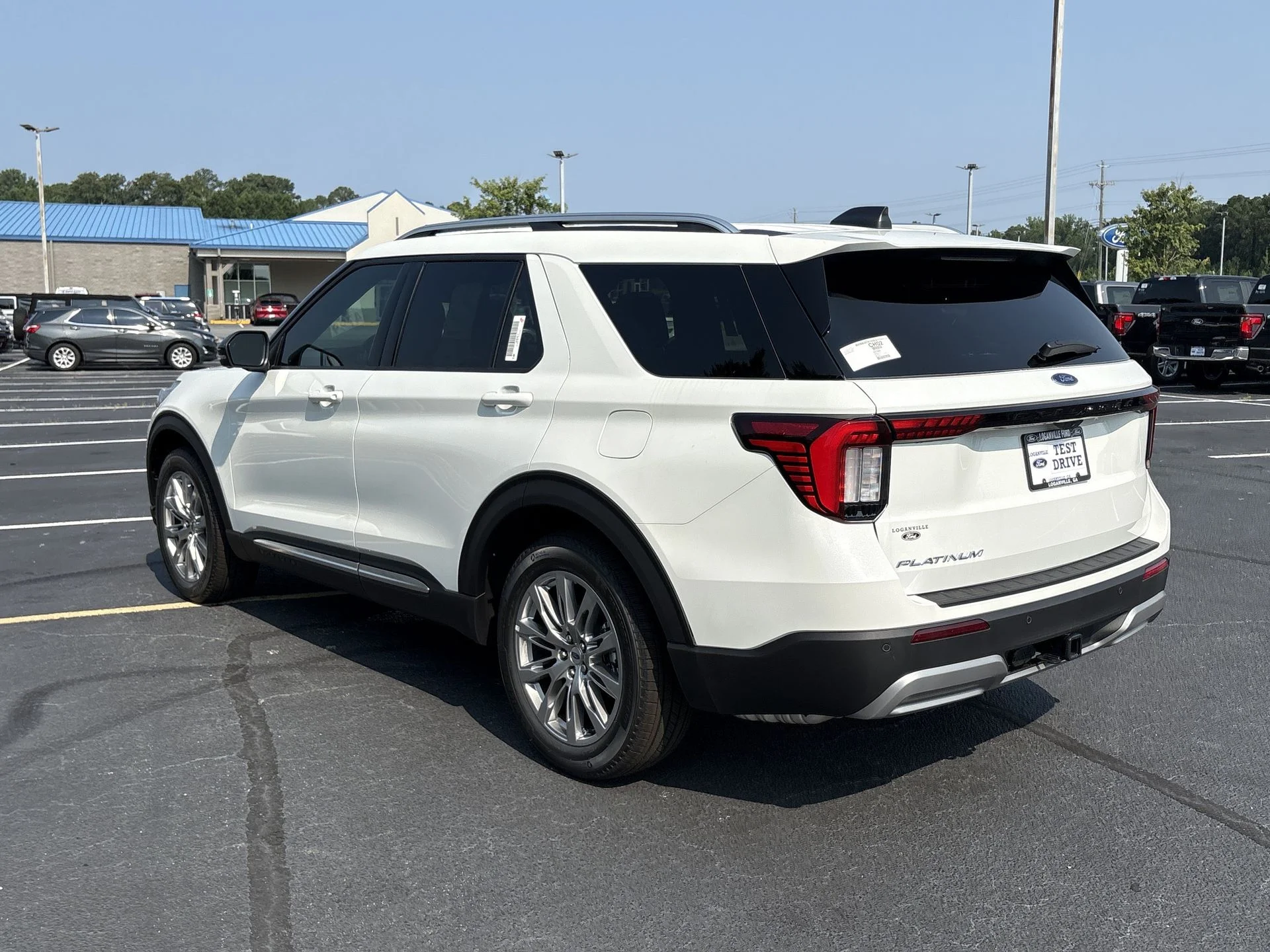 New 2026 Star White Metallic Tri-Coat Ford Platinum™ image 22