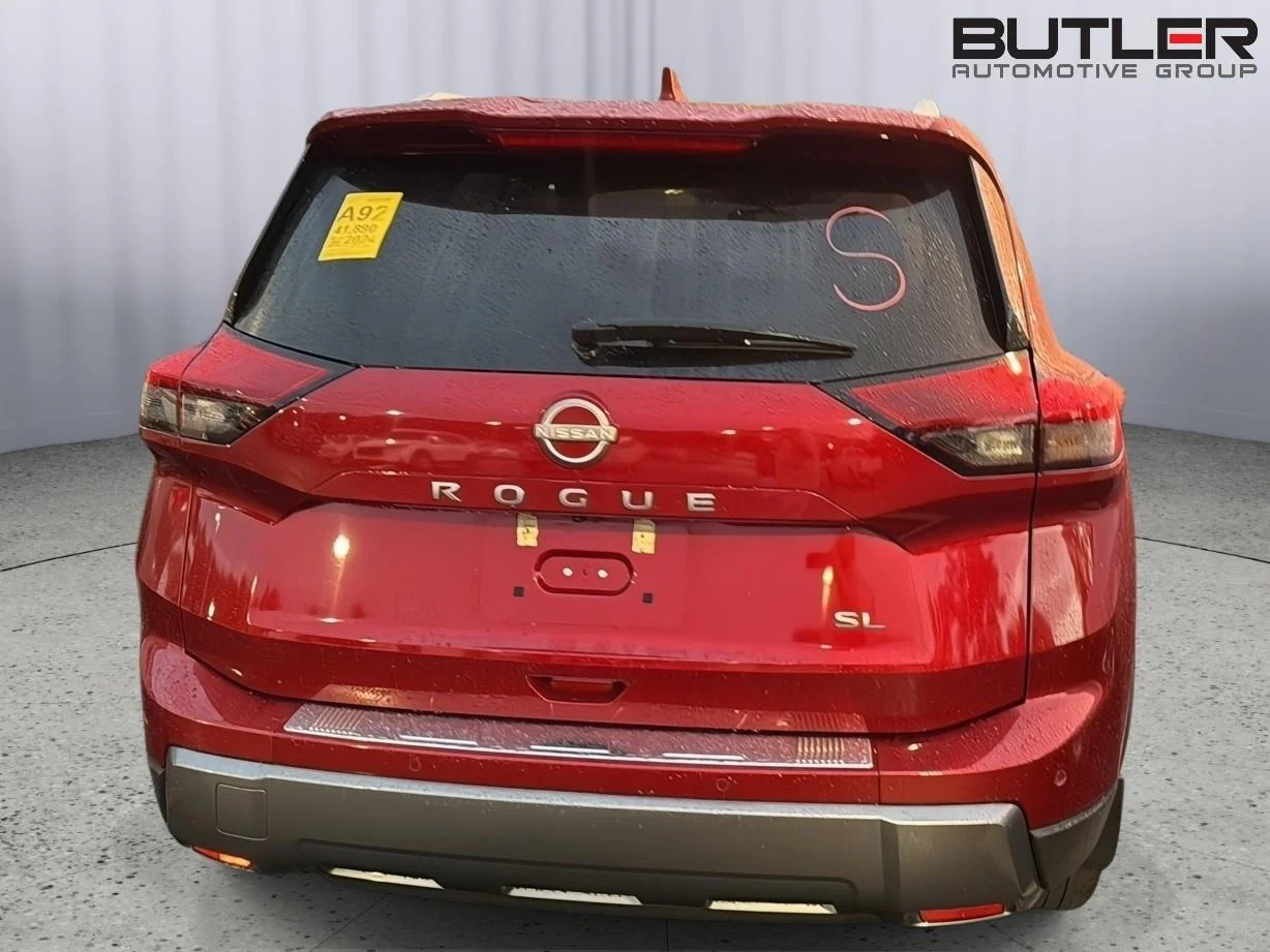 Used 2024 Scarlet Ember Tintcoat Nissan SL image 9