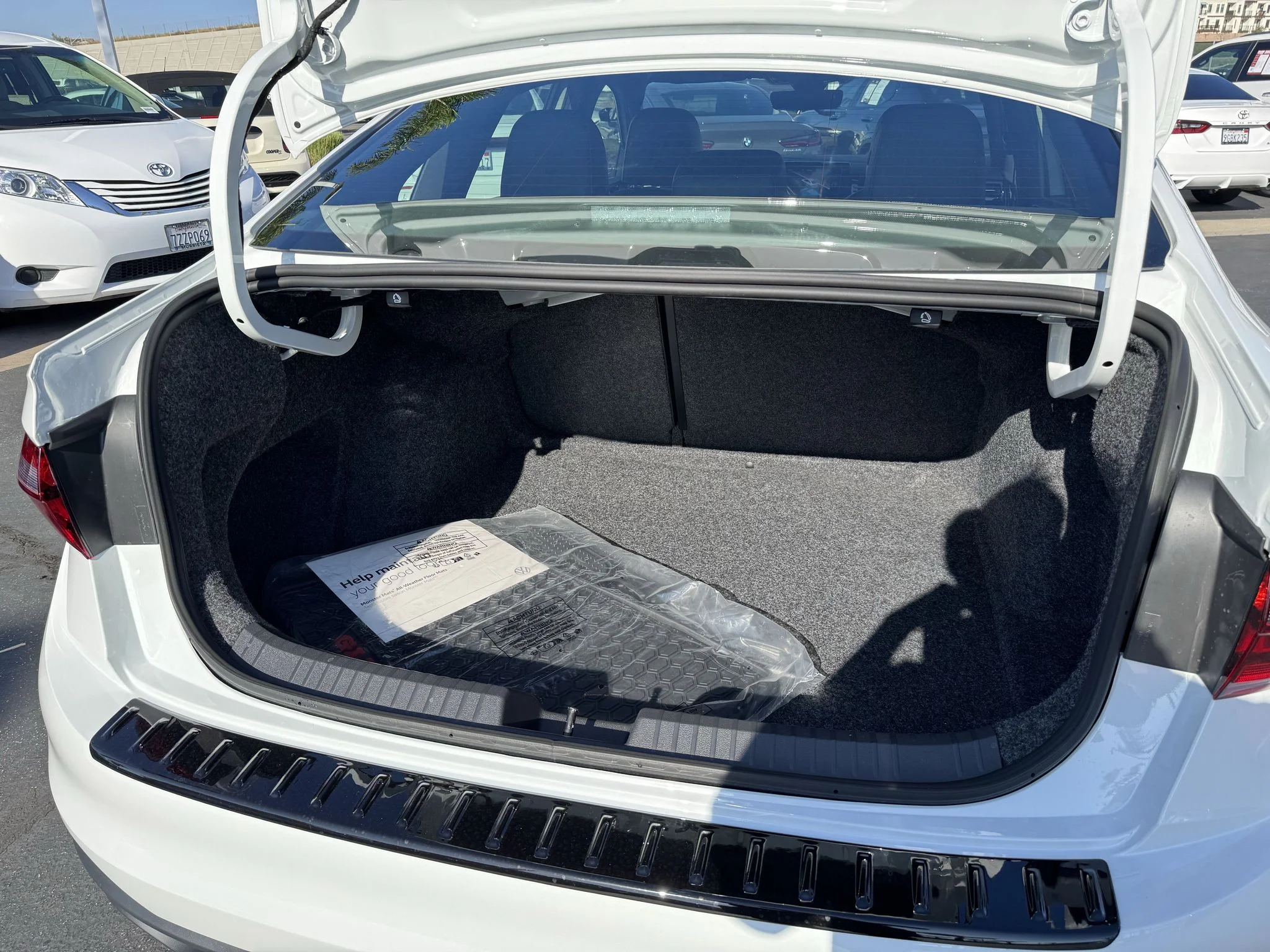New 2026 Pure White w/Deep Black Roof Volkswagen Autobahn image 34