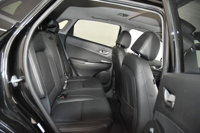 Used 2021 Black Hyundai Ultimate image 17