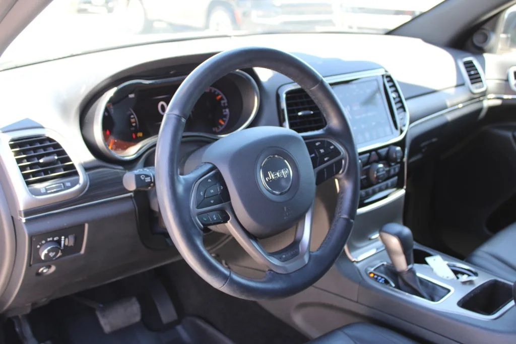 Used 2021 Silver Jeep Limited image 31