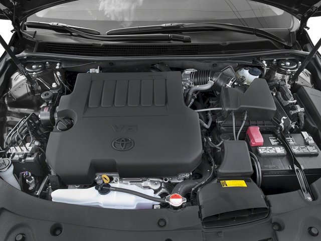 Used 2018 Creme Brulee Toyota XLE Premium image 13
