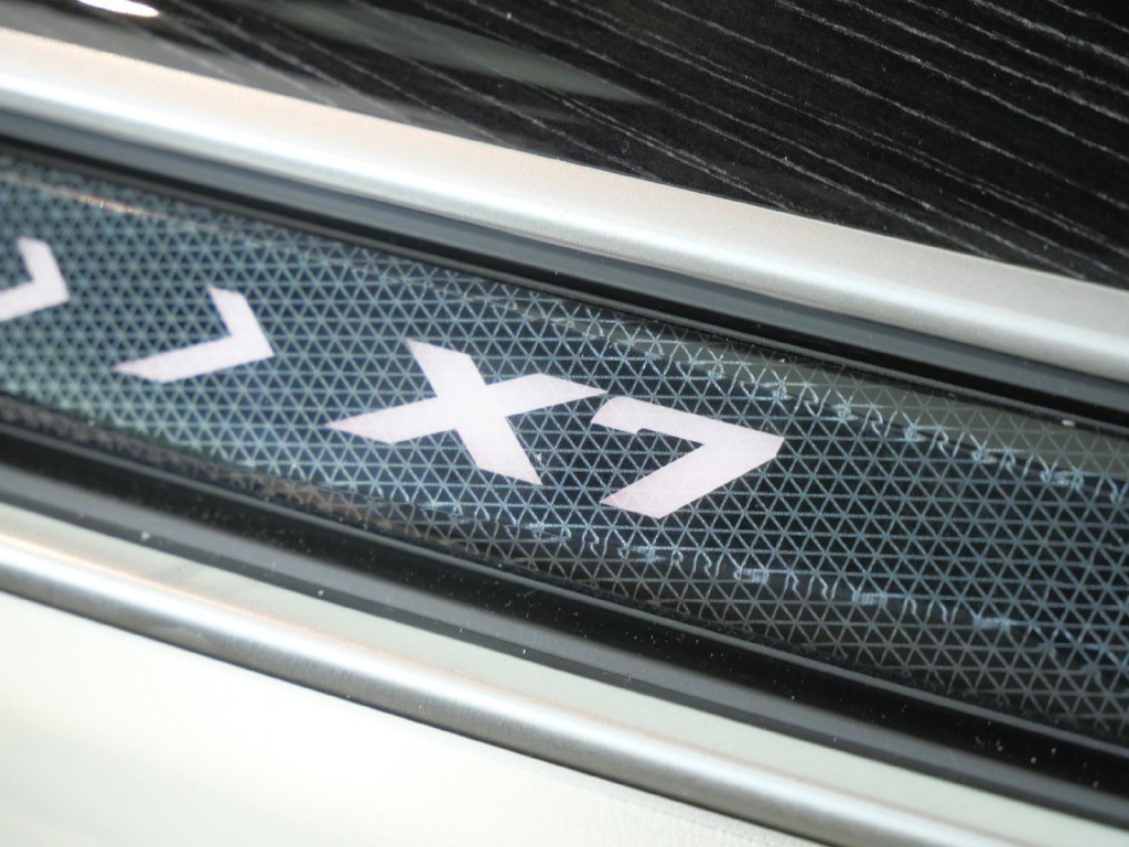 Used 2027 White BMW xDrive40i image 25