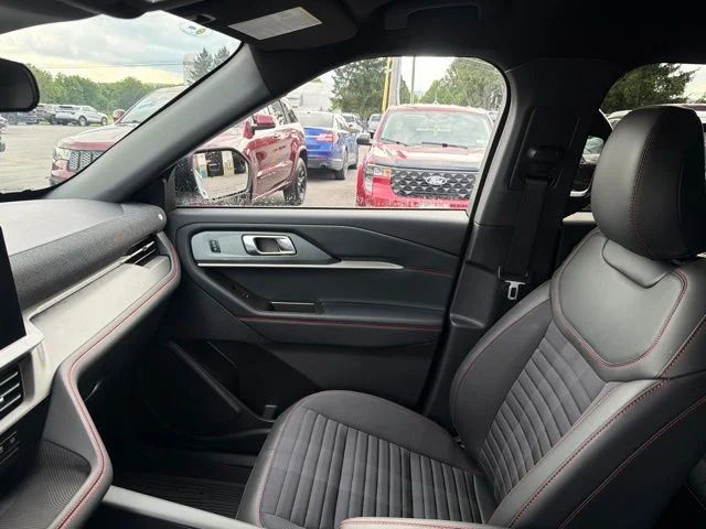 New 2026 Space White Metallic Ford ST-Line image 32