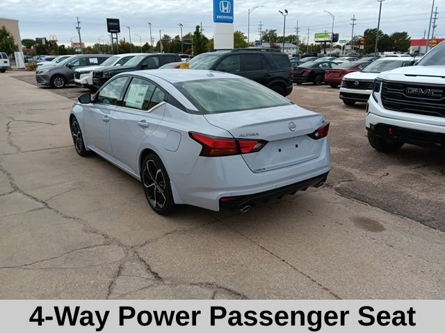 2025 Nissan Altima 2.5 SR photo 4