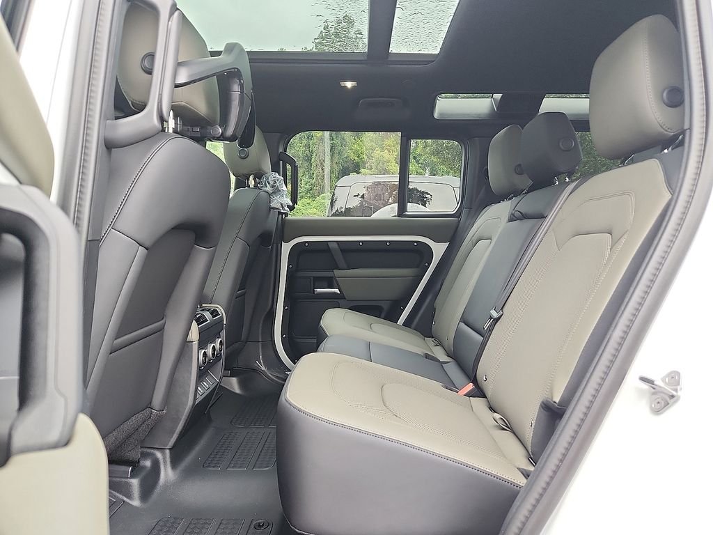 New 2026 Fuji White Land Rover S image 5