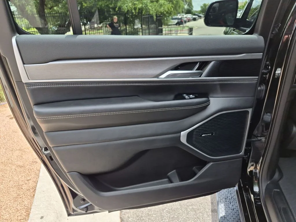 New 2026 High Gloss Black Exterior Paint Jeep  image 31