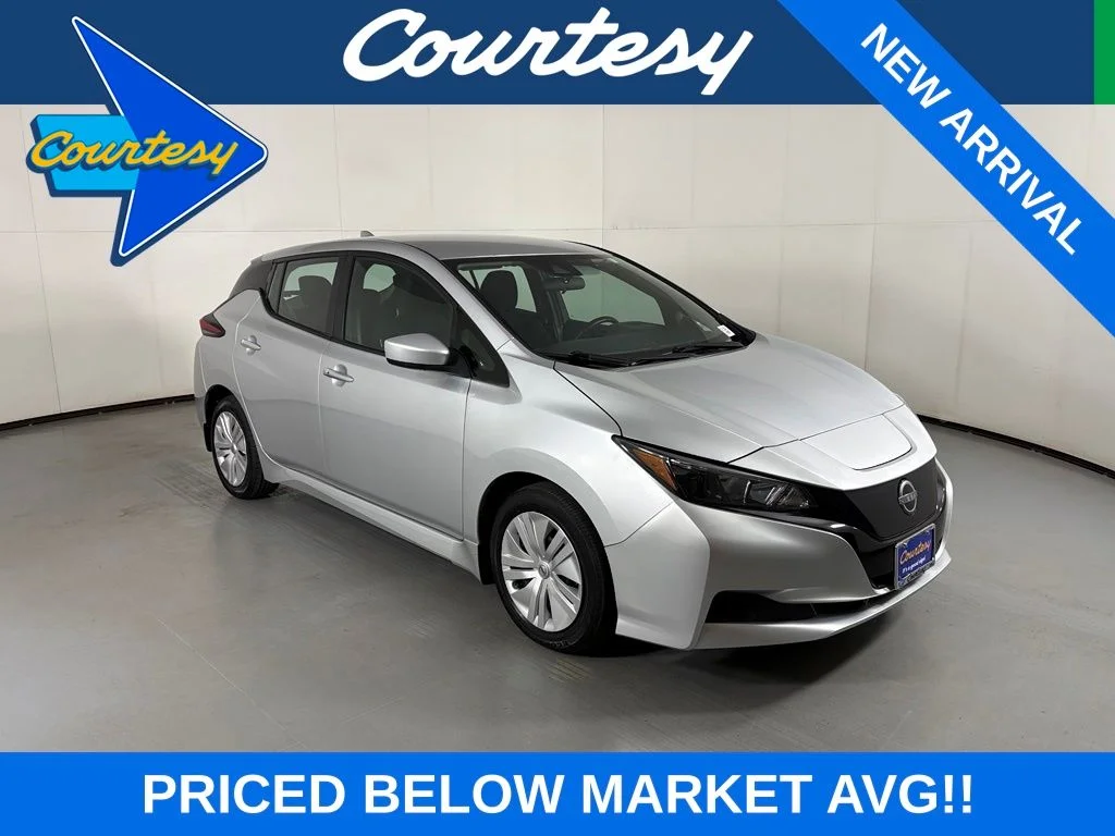 Used 2025 Silver Nissan S image 1