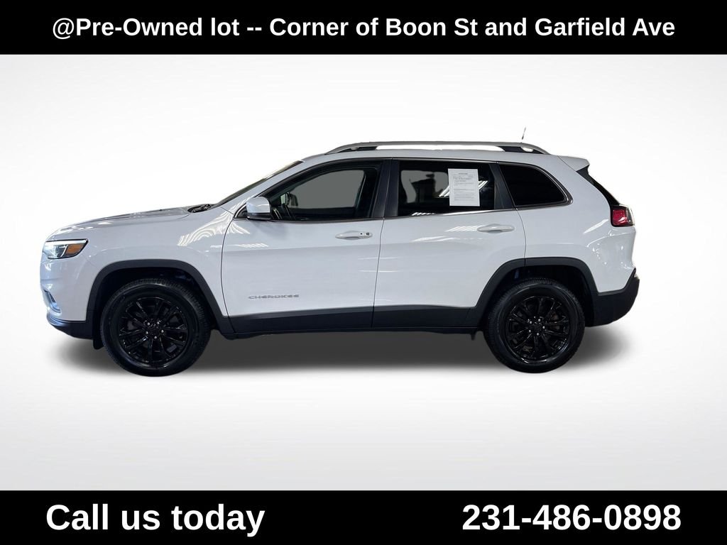 Used 2019 White Jeep Latitude Plus image 2