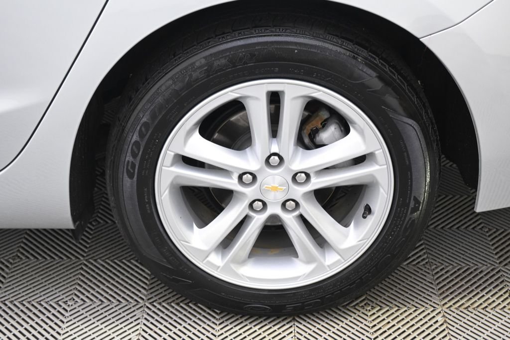 Used 2017 Silver Ice Metallic Chevrolet LT image 20
