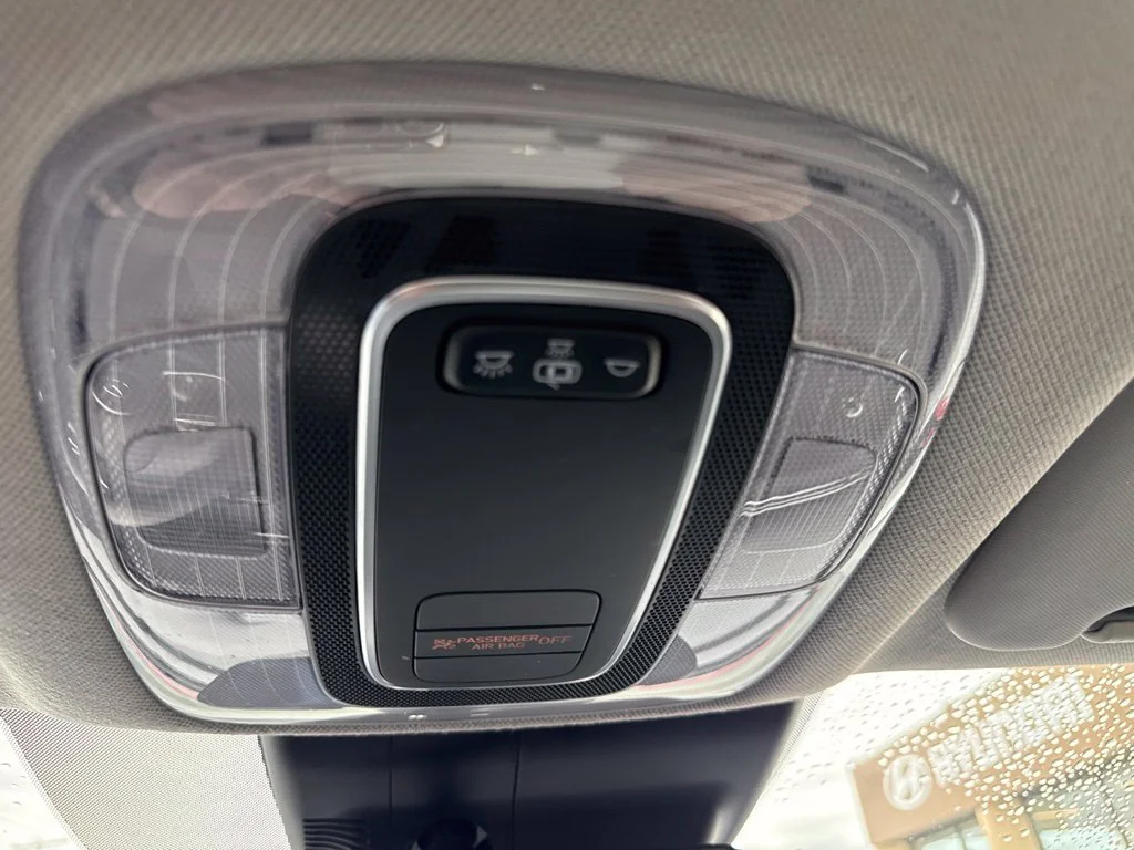 Used 2023 Red Hyundai SE image 17