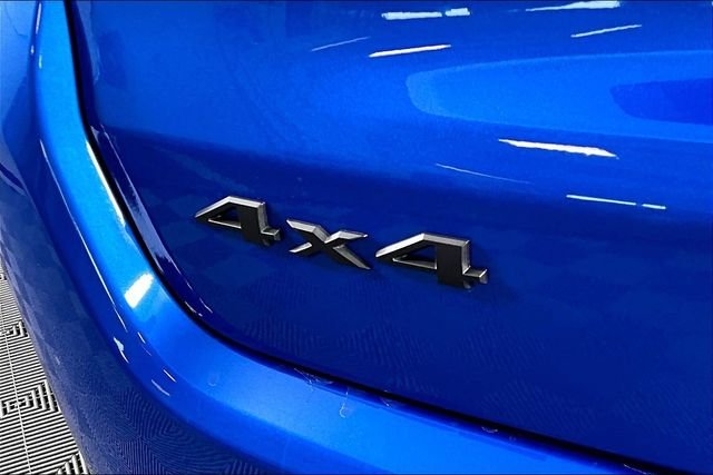 New 2026 Hydro Blue Pearl-Coat Exterior Paint Jeep Latitude image 10