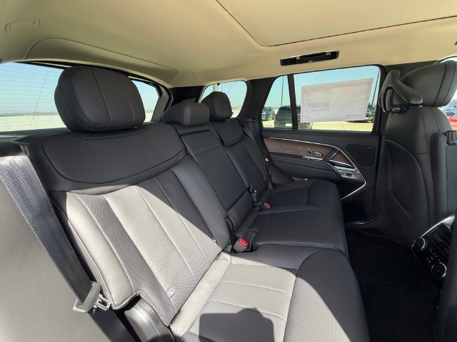 New 2027 Fuji White Land Rover SE image 17