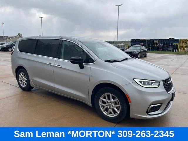 2024 Chrysler Pacifica Touring L's photo