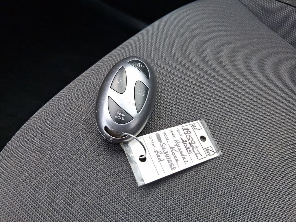 Used 2025  Hyundai SEL image 25