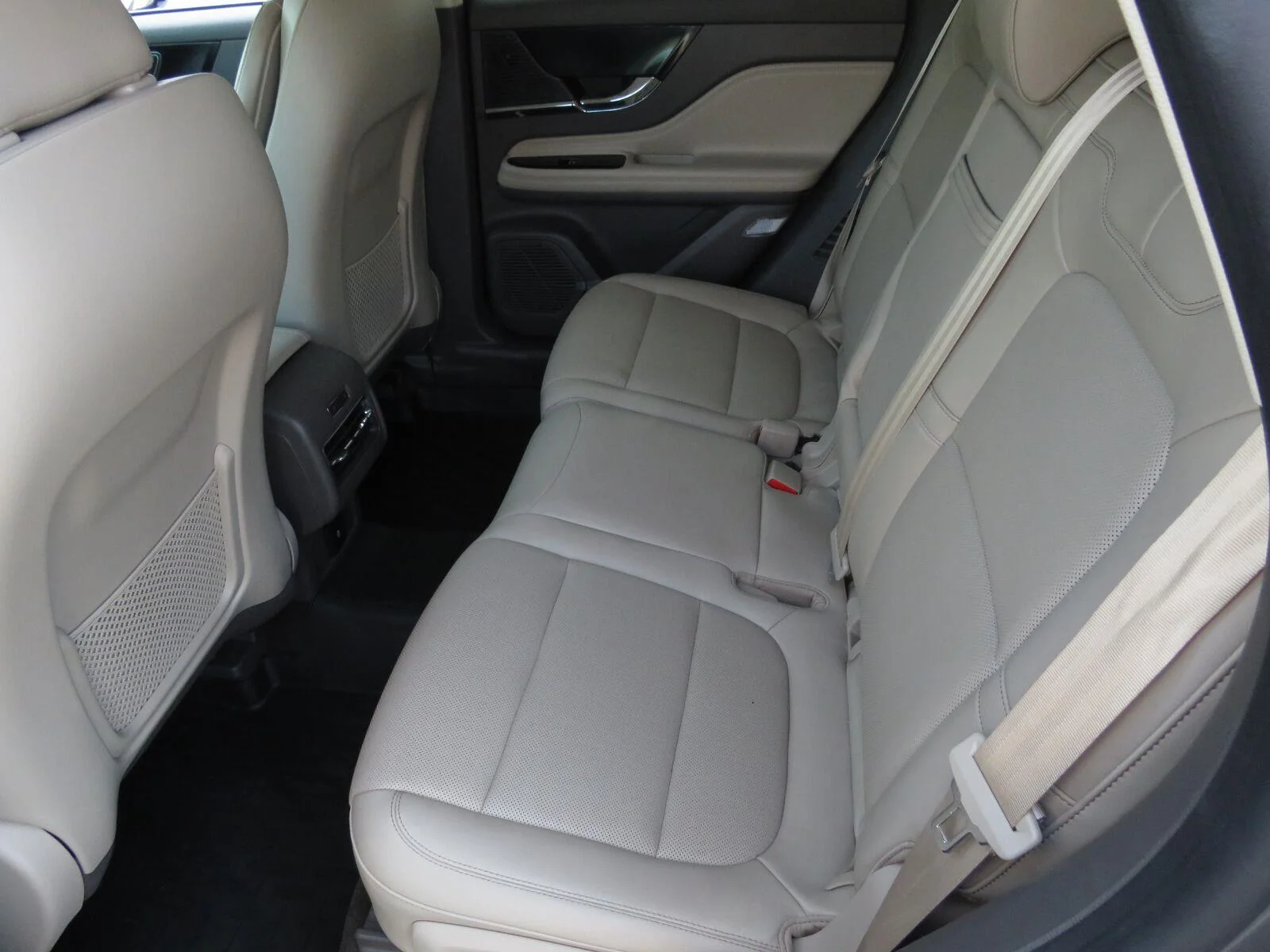 Used 2022 Asher Gray Metallic Clearcoat Lincoln Standard image 24