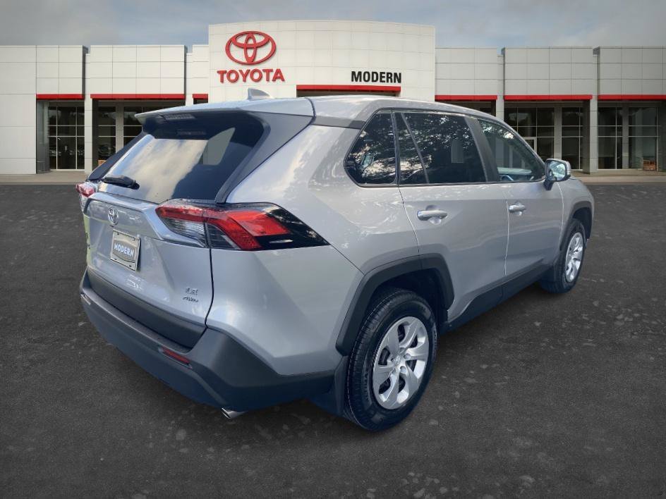 Used 2022 Silver Sky Metallic Toyota LE image 5