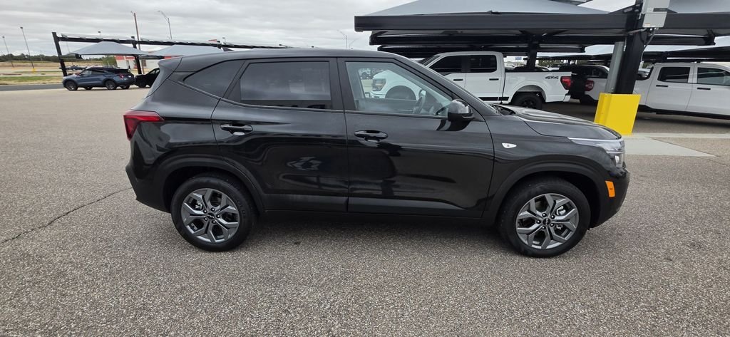 Used 2026 Black Kia LX image 5