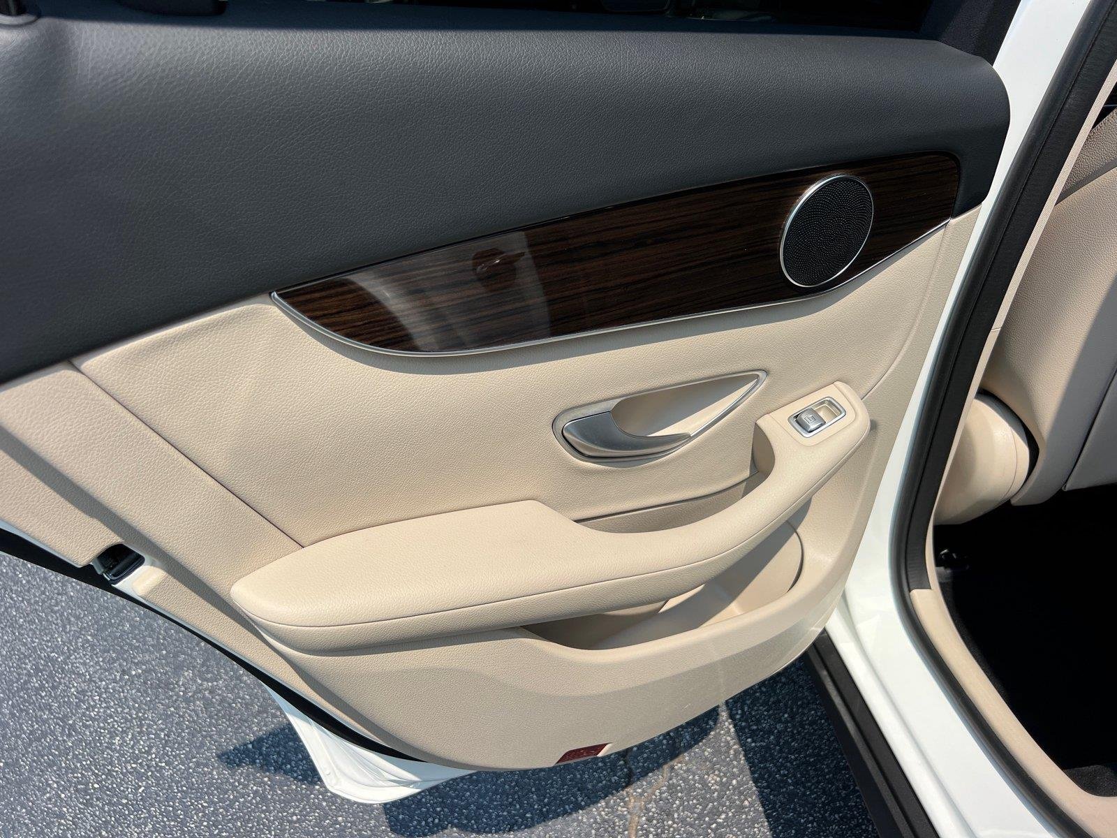 Used 2022 TAN Mercedes-Benz GLC 300 image 22