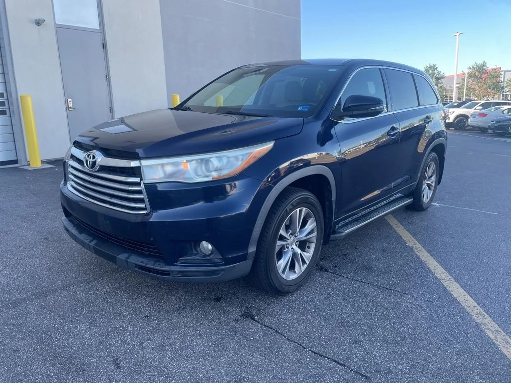 2015 Toyota Highlander LE Plus V6's photo