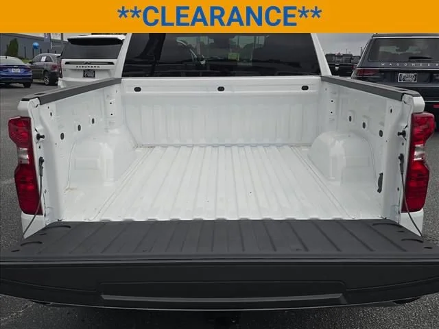 New 2026 Summit White Chevrolet WT image 29