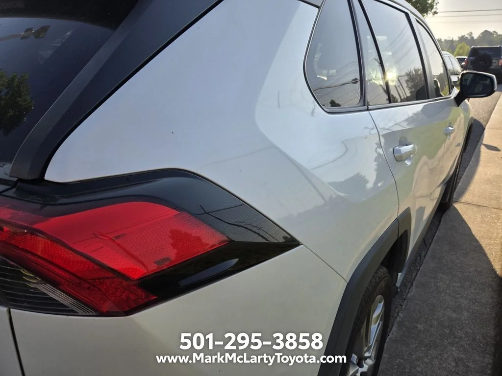 Used 2021 White Toyota XLE Premium image 10