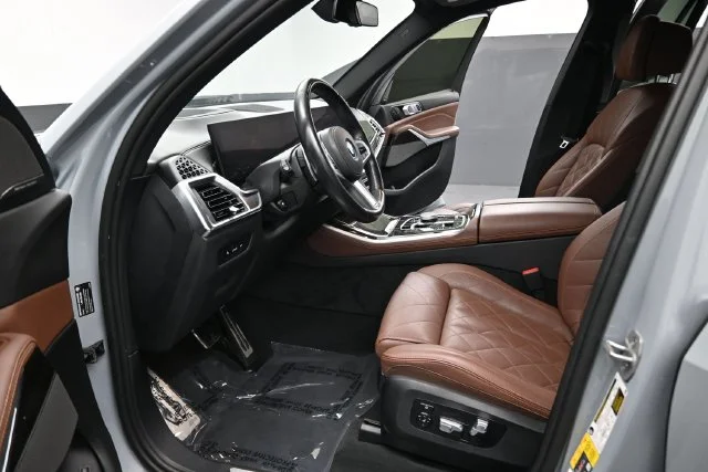 Used 2024 Gray BMW xDrive50e image 18