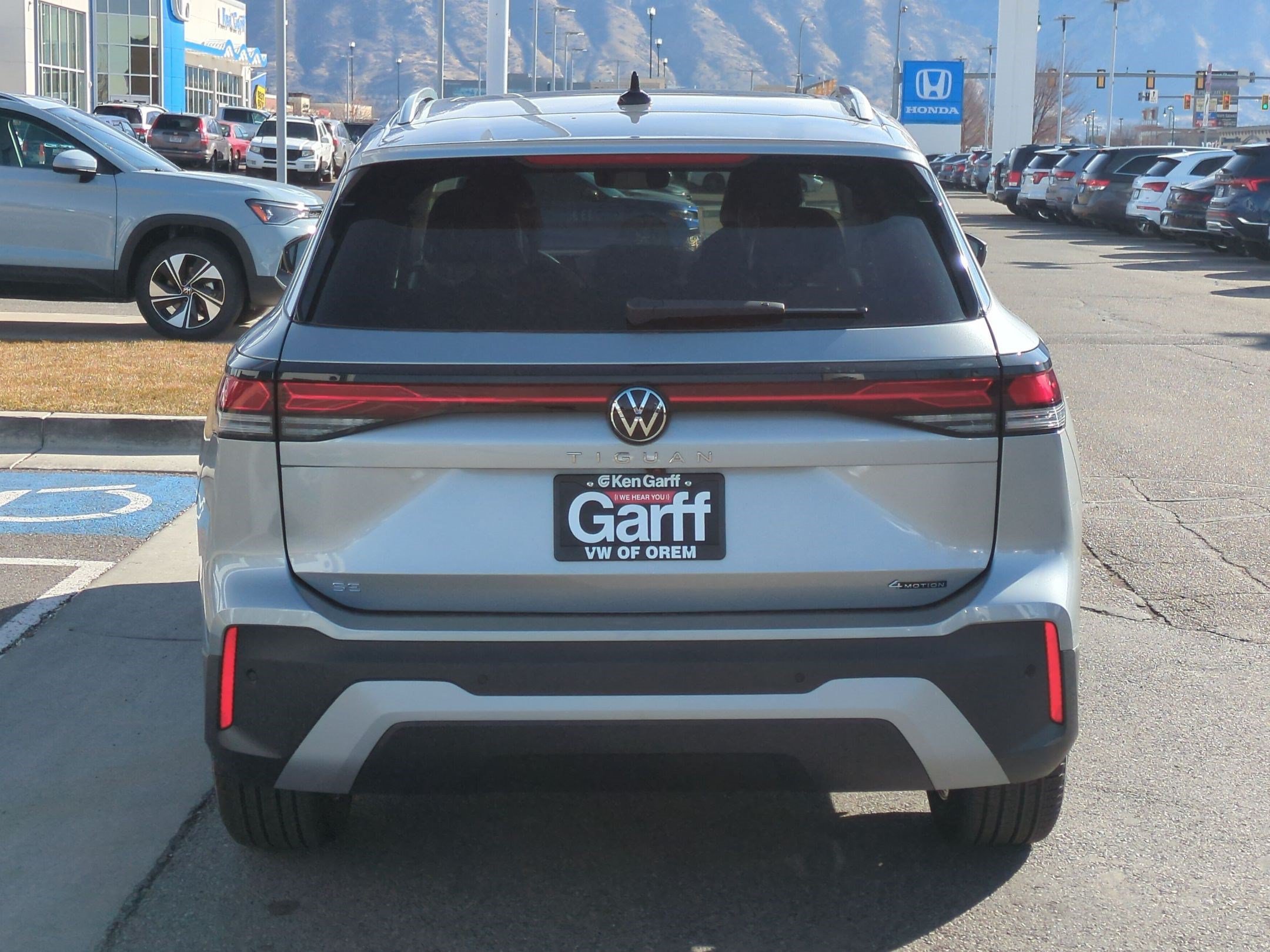 New 2026 Pyrite Silver Metallic Volkswagen SE image 4
