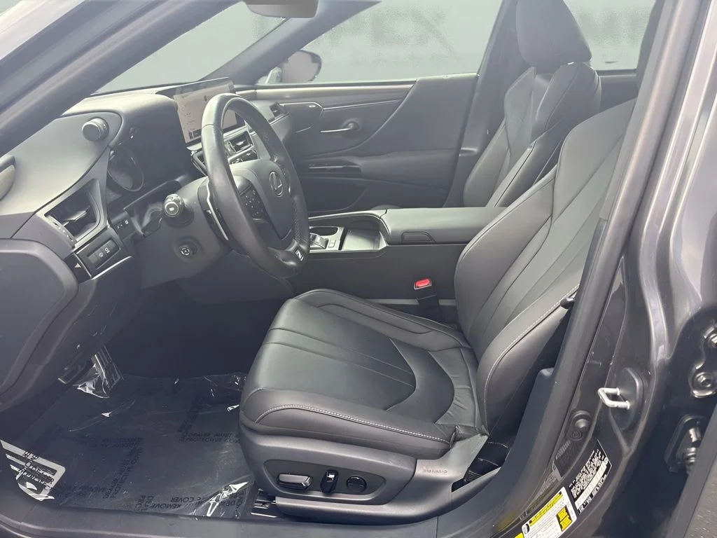 Used 2024 Gray Lexus 300h F SPORT Handling image 9