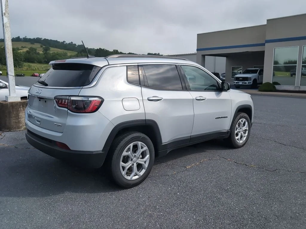 Certified Used 2024 Silver Jeep Latitude image 5