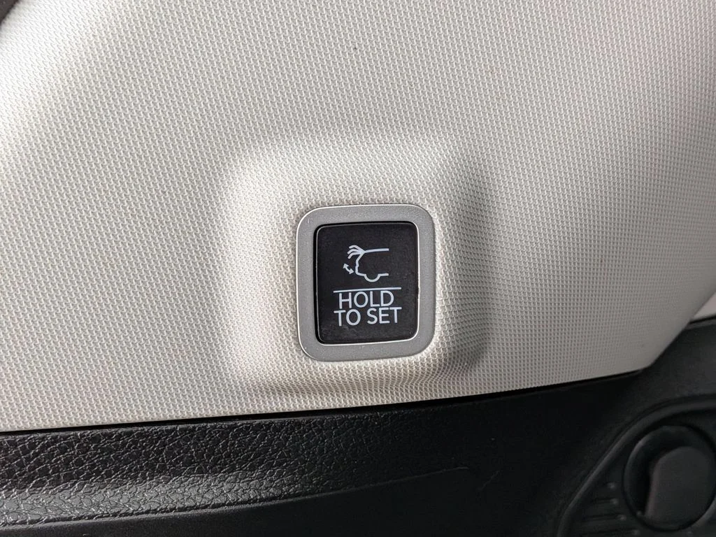 Used 2023 Brown Jeep Limited image 7