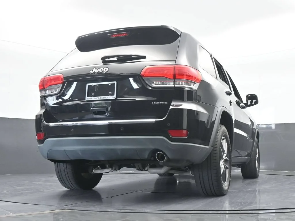 Used 2017 Diamond Black Crystal Pearlcoat Jeep Limited image 59