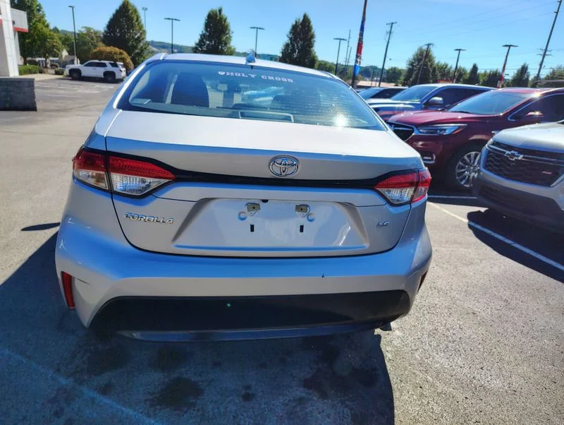 Used 2025 Silver Toyota LE image 5