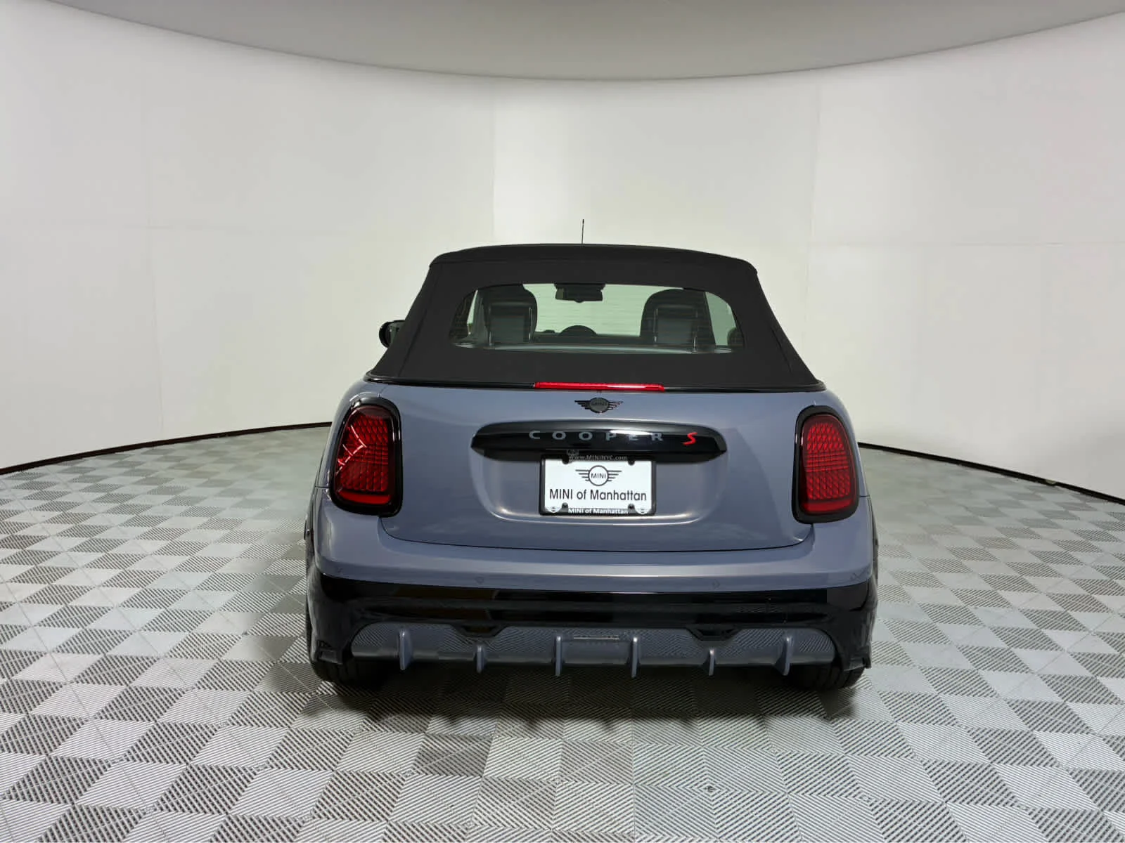 New 2026 Copper Grey Metallic MINI Iconic image 12