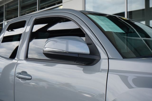 Used 2021  Toyota SR5 image 13