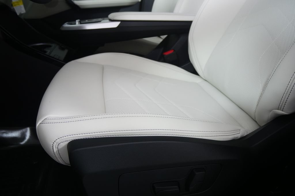 New 2027 Jet Black BMW xDrive28i image 9