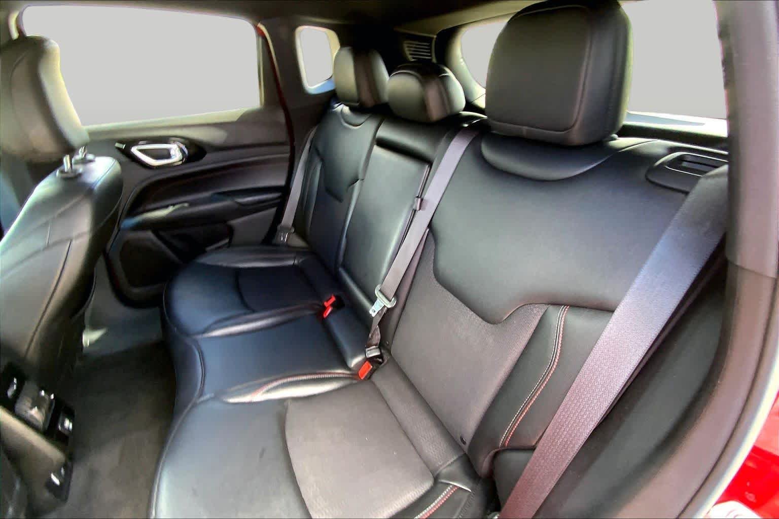 Used 2024 Red Hot Pearlcoat Jeep Trailhawk image 20