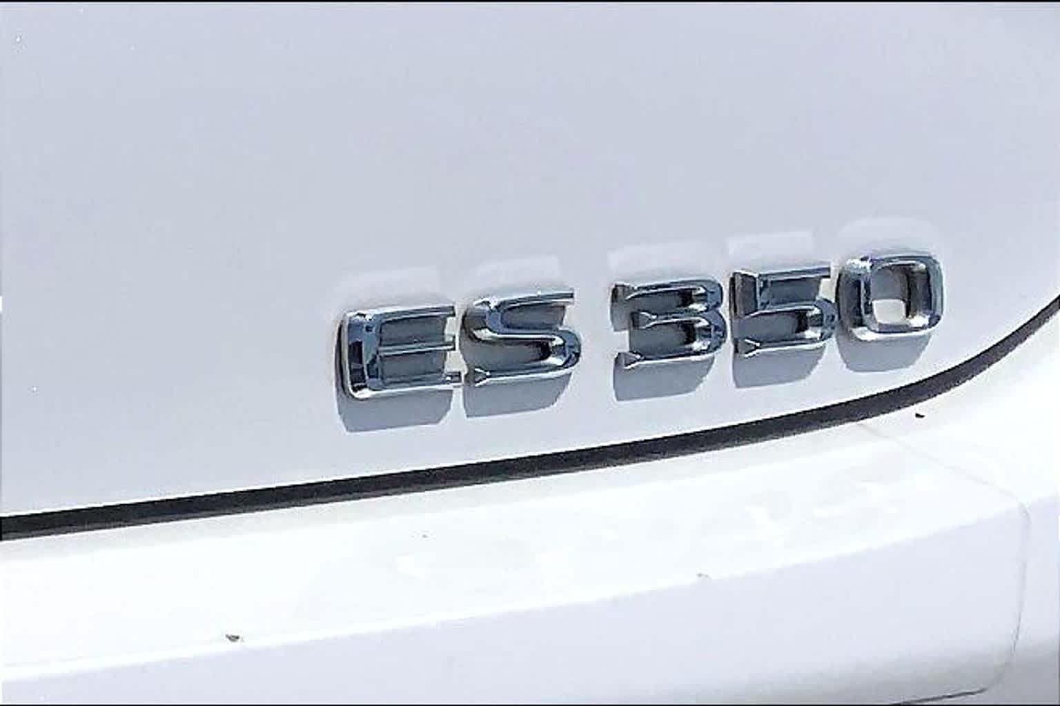 Used 2020 Eminent White Pearl Lexus  image 10