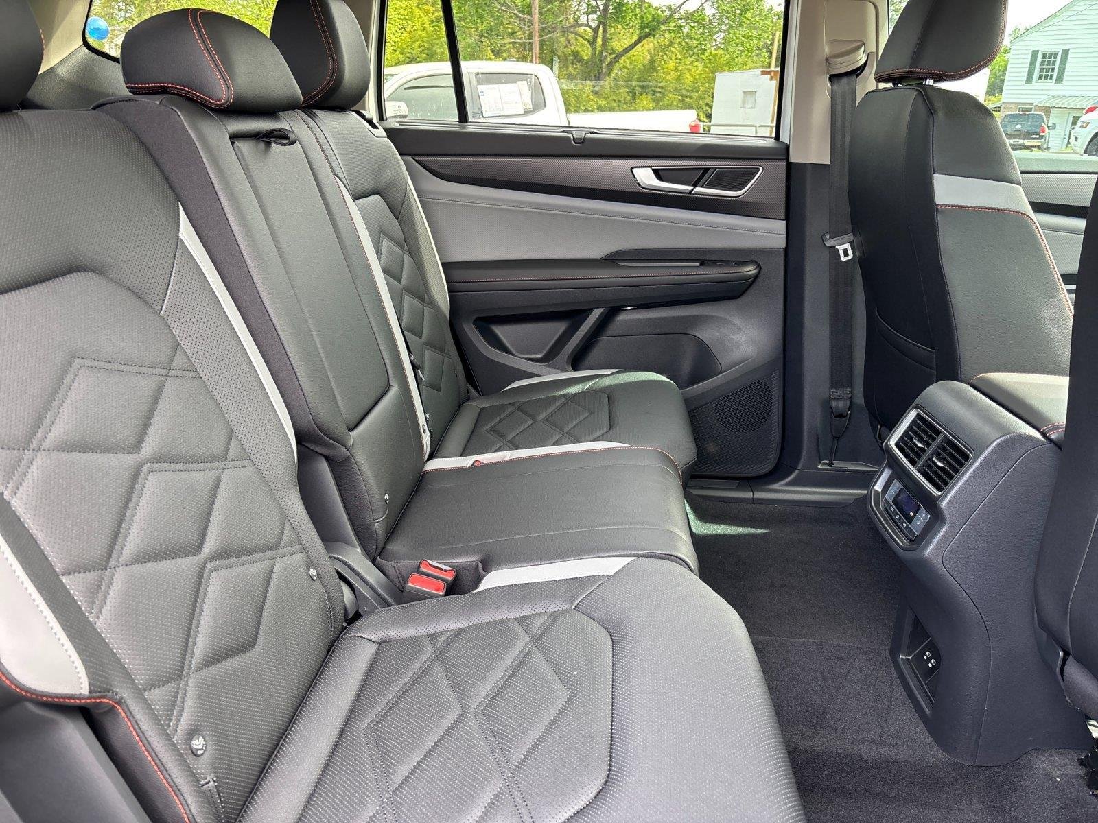 2025 Volkswagen Atlas Atlas Peak Edition - Photo 37