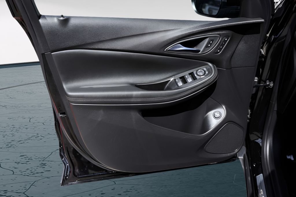 Used 2023 Black Buick Essence image 27