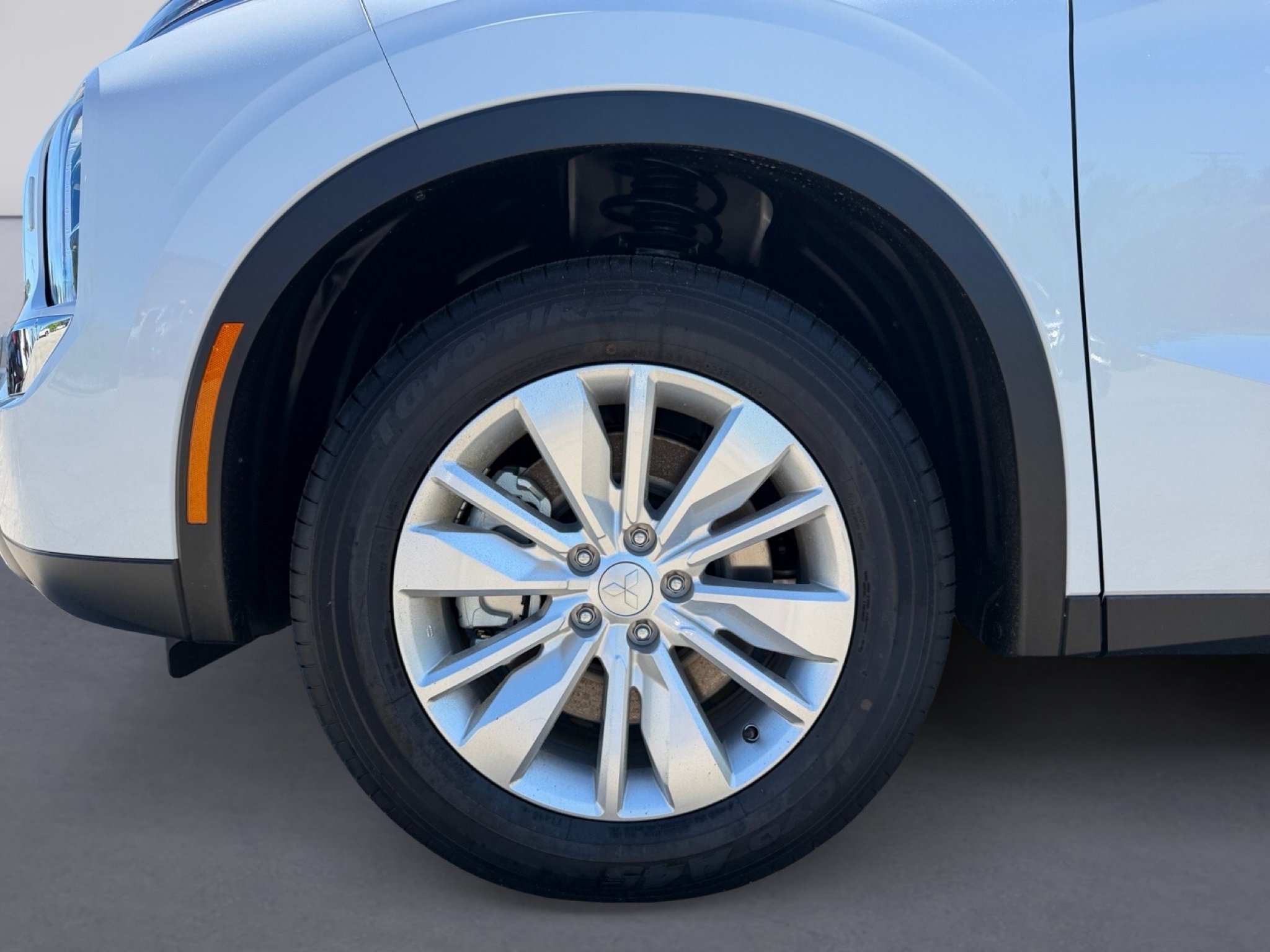 New 2026 White Diamond Mitsubishi ES 1.5T 2WD image 9