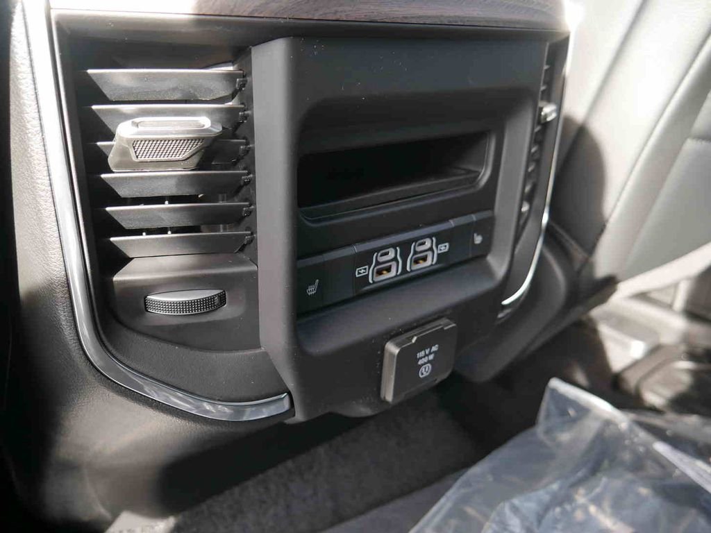 New 2026 Diamond Black Crystal Pearl-Coat Exterior Paint RAM LARAMIE image 20