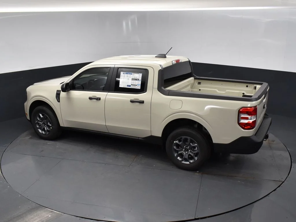 New 2025 Beige Ford XLT image 38