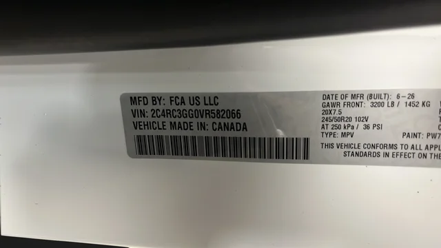 New 2027 Bright White Clear-Coat Exterior Paint Chrysler Limited image 28
