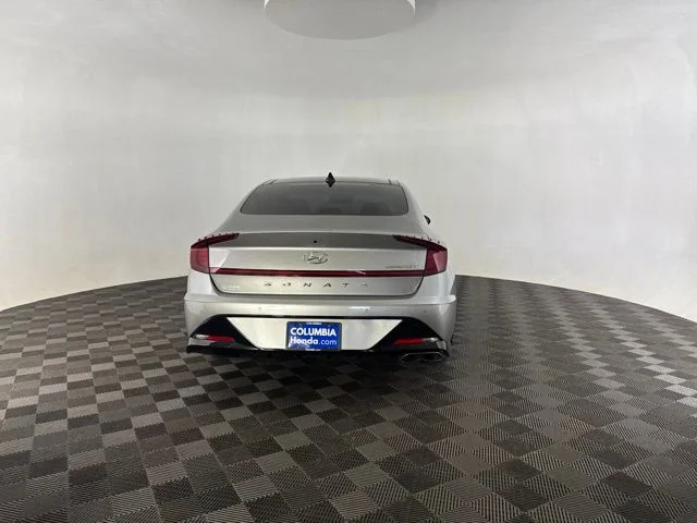 Used 2022 Silver Hyundai Limited image 9