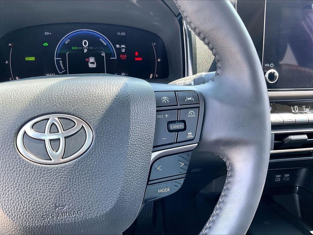 Used 2025 White Toyota LE image 23