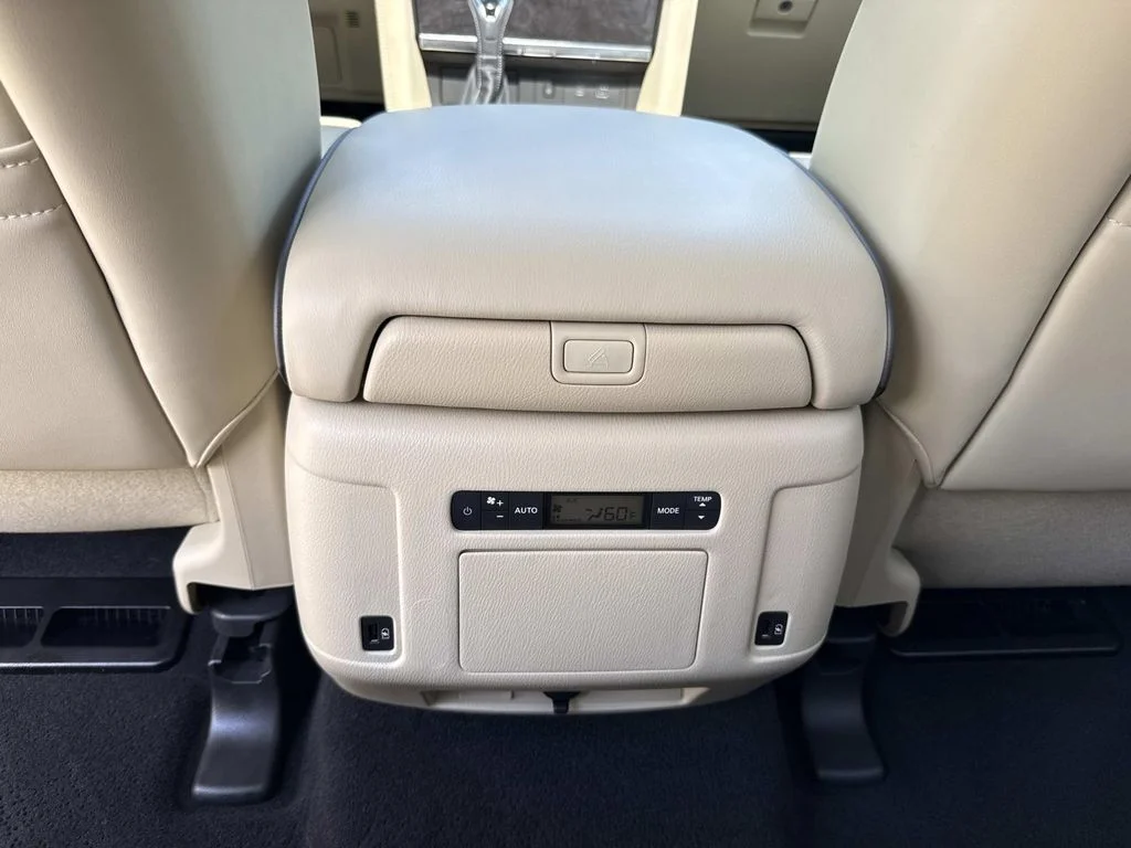 Used 2022 White INFINITI LUXE image 22