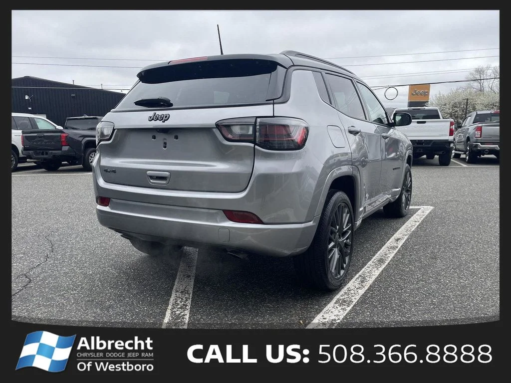 Used 2023 Silver Jeep Limited image 5