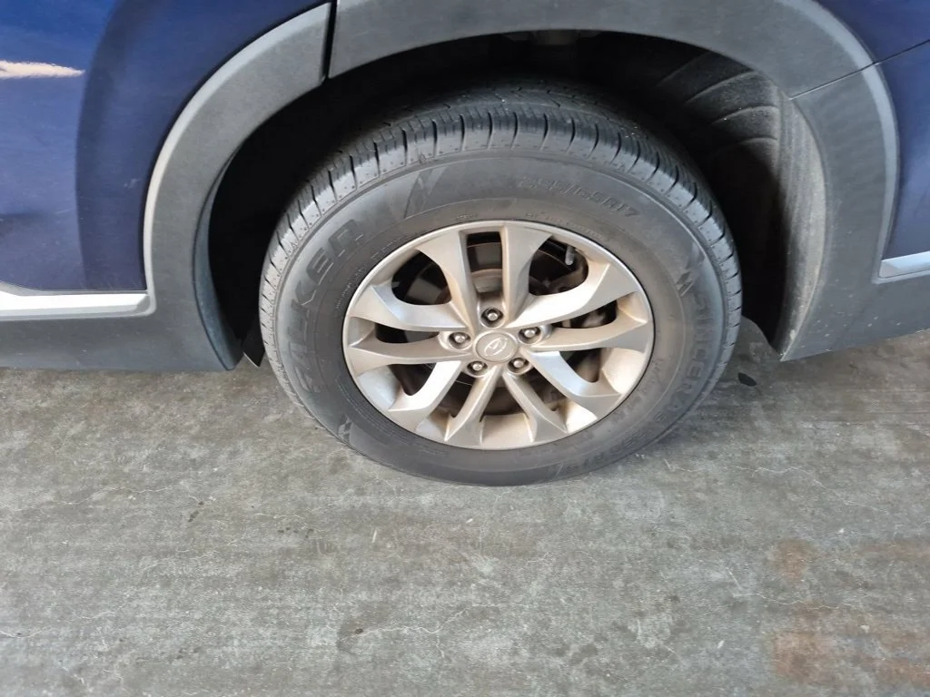 Used 2019 Blue Hyundai SE image 5